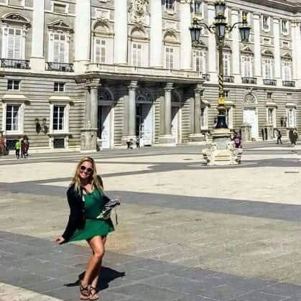 Meet your Posher, Hallie